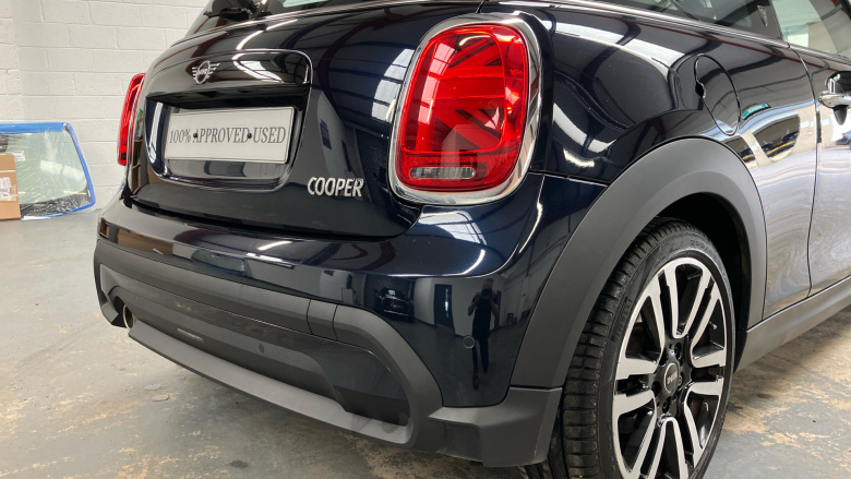 MINI Hatchback 1.5 Cooper Exclusive 3dr Auto Petrol Hatchback